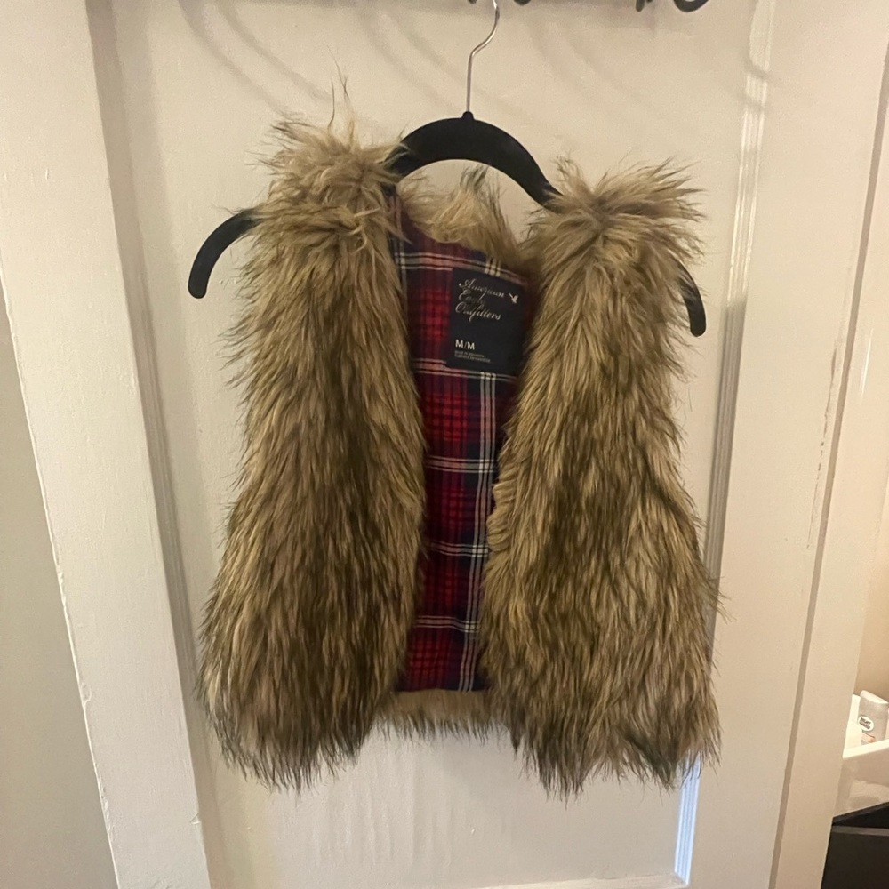 American Eagle Cropped Vest